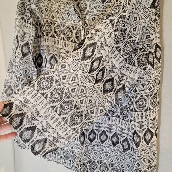 Mix and Co Aztec Popover Sheer Blouse Womens 3X Black Roll Tab Sleeve Vneck - Picture 5 of 10
